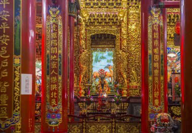 Kaohsiung, Tayvan - 28 Eylül 2019 tarihinde Kaohsiung Tayvan 'daki Zuoying Xianshu Sanshan Tapınağı' nın içi. Bu Konfüçyüs Tapınağı 1684 yılında inşa edildi.