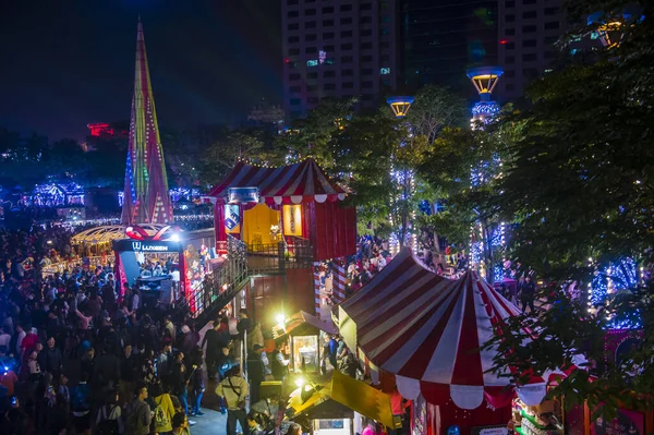 12月23日 2017年12月23日に台北市のダウンタウンでクリスマスライトと装飾 — ストック写真
