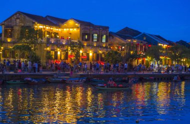 Hoi An, Vietnam - Ekim 04: Hoi An Vietnam 'daki Bon Nehri Dolunay Feneri Festivali sırasında 4 Ekim 2017 