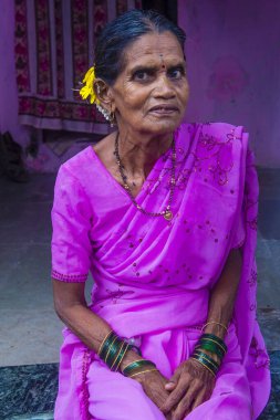 Mumbai, Hindistan - 26 Ağustos 2019 'da Asalfa' da Hintli bir kadının portresi. Asalfa, Ghatkopar 'da bir mahalle, Mumbai' nin bir banliyösü.,