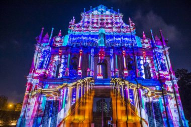 Macau - 29 Aralık: 29 Aralık 2019 'daki yıllık Macau Light festivali sırasında Macau' daki St Pauls Harabeleri cephesinde projeksiyon gösterisi.