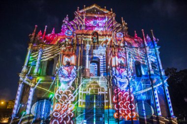 Macau - 29 Aralık: 29 Aralık 2019 'daki yıllık Macau Light festivali sırasında Macau' daki St Pauls Harabeleri cephesinde projeksiyon gösterisi.