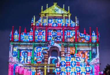 Macau - 29 Aralık: 29 Aralık 2019 'daki yıllık Macau Light festivali sırasında Macau' daki St Pauls Harabeleri cephesinde projeksiyon gösterisi.