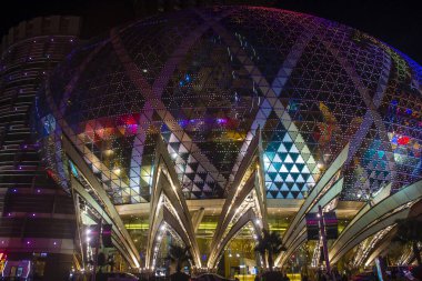 Macau - 30 Aralık: 30 Aralık 2019 tarihinde, Lisboa Otel ve Kumarhanesi 'nin dışı Macau' da. Otel 1970 'te açıldı ve toplamda 2.362 odası var.