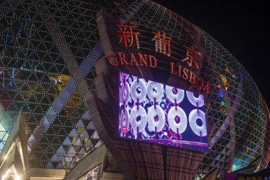 Macau - 30 Aralık: 30 Aralık 2019 tarihinde, Lisboa Otel ve Kumarhanesi 'nin dışı Macau' da. Otel 1970 'te açıldı ve toplamda 2.362 odası var.