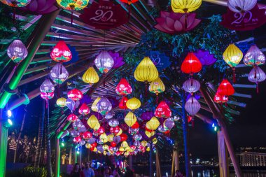 Macau - 29 Aralık 2019 'daki yıllık Macau Light festivali sırasında Macau' da ışık kurulumu.