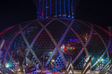 Macau - 30 Aralık: 30 Aralık 2019 tarihinde, Lisboa Otel ve Kumarhanesi 'nin dışı Macau' da. Otel 1970 'te açıldı ve toplamda 2.362 odası var.