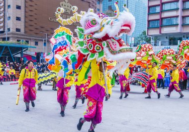 Macau - Ocak 01: Dansçılar 1 Ocak 2020 'de Macau' da düzenlenen Macau Uluslararası Ejderha ve Aslan Dans Günü etkinliğinde Ejderha dansı yaptılar.