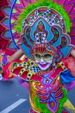 Bacolod, Filipinler - 27 Ekim 2019 'da Bacolod Filipinler' de düzenlenen Masskara Festivali 'ne katıldı. Masskara, her dört Ekim Pazar günü düzenlenen yıllık bir festivaldir.