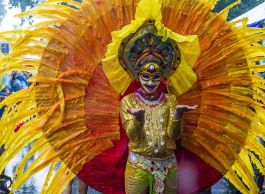 Bacolod, Filipinler - 27 Ekim 2019 'da Bacolod Filipinler' de düzenlenen Masskara Festivali 'ne katıldı. Masskara, her dört Ekim Pazar günü düzenlenen yıllık bir festivaldir.