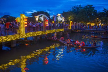 Hoi An, Vietnam - Ekim 04: Hoi An Vietnam 'daki Bon Nehri Dolunay Feneri Festivali sırasında 4 Ekim 2017 
