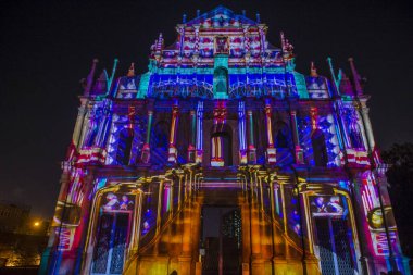 Macau - 29 Aralık: 29 Aralık 2019 'daki yıllık Macau Light festivali sırasında Macau' daki St Pauls Harabeleri cephesinde projeksiyon gösterisi.