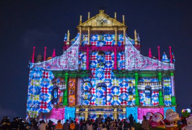 Macau - 29 Aralık: 29 Aralık 2019 'daki yıllık Macau Light festivali sırasında Macau' daki St Pauls Harabeleri cephesinde projeksiyon gösterisi.