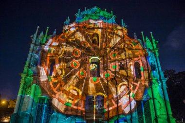 Macau - 29 Aralık: 29 Aralık 2019 'daki yıllık Macau Light festivali sırasında Macau' daki St Pauls Harabeleri cephesinde projeksiyon gösterisi.