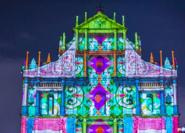 Macau - 29 Aralık: 29 Aralık 2019 'daki yıllık Macau Light festivali sırasında Macau' daki St Pauls Harabeleri cephesinde projeksiyon gösterisi.