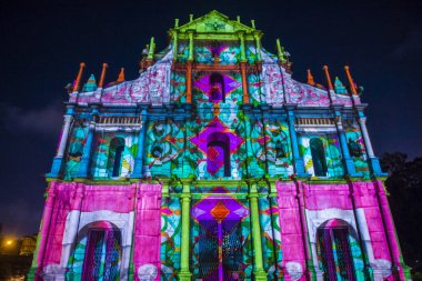 Macau - 29 Aralık: 29 Aralık 2019 'daki yıllık Macau Light festivali sırasında Macau' daki St Pauls Harabeleri cephesinde projeksiyon gösterisi.
