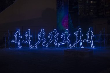 Macau - 29 Aralık 2019 'daki yıllık Macau Light festivali sırasında Macau' da ışık kurulumu.