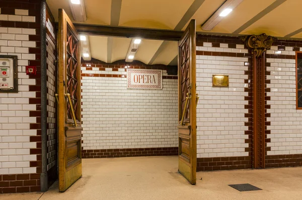 Estação de metro antiga e histórica em Budapeste, Hungria — Fotografia de Stock