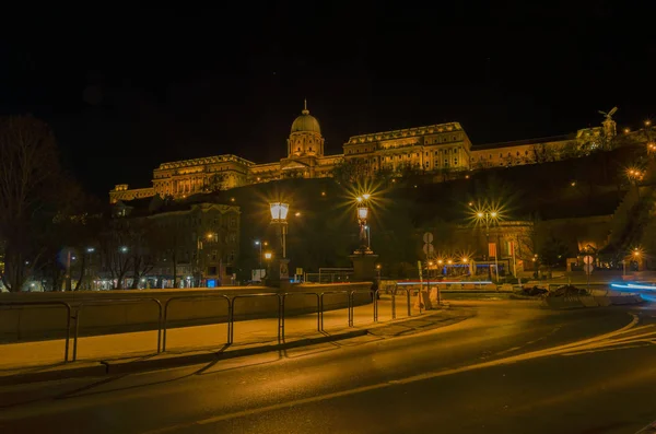 Galería nacional en la noche, Budapest, Hungría — Foto de Stock