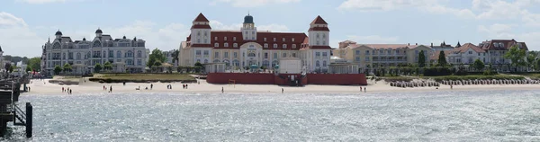 Spiaggia con spiaggia in Ostseebad Binz, Germania — Foto Stock