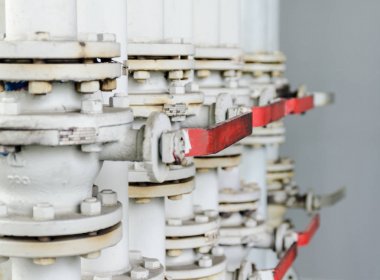 Boru hatları ile küresel vanalar