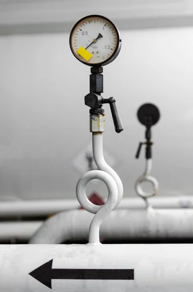 Manometer, pressure meter with ball valve