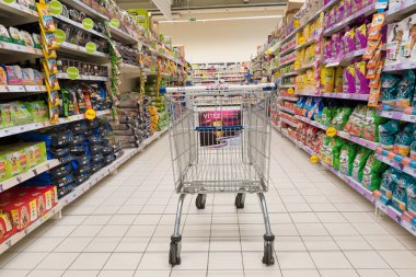 23 Ekim, 2017, Tesco süpermarket iç, park, Brno, Çek Cumhuriyeti alışveriş düzenleme fotoğraf /