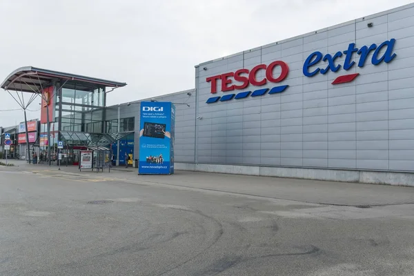 23 de outubro de 2017, Foto editorial do supermercado extra Tesco, parque comercial, Brno, República Checa — Fotografia de Stock