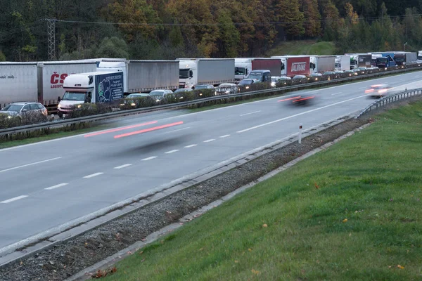 23 of October, 2017, Editorial photo of motorway traffic jam on D35, exit 290, Velky Ujezd, Czech Republic — Stock Photo, Image