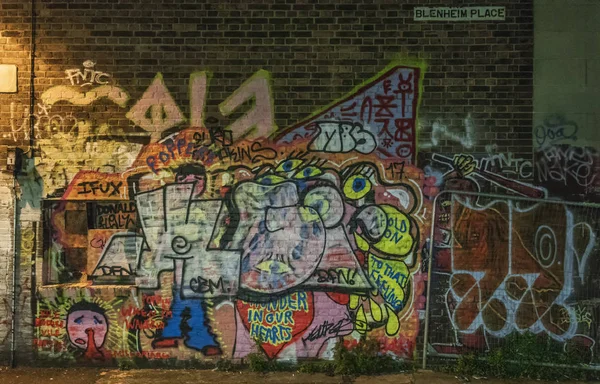 Grafitti Nachts — Stockfoto