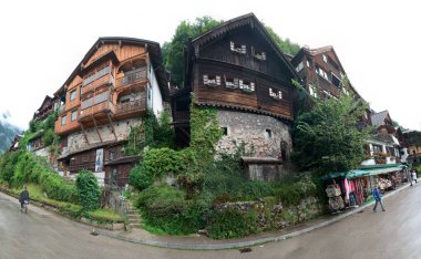 Hallstatt, Avusturya 9 Ağustos, 2016, şehrin editoryal fotoğraf Hallstatt yazları yağmurlu gün