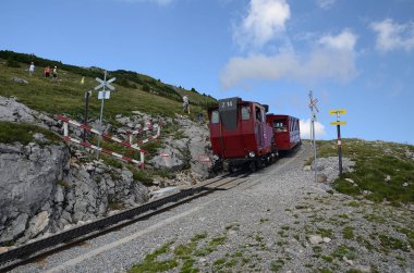 St. Wolfgang, Schafberg, Avusturya 7 Ağustos 2016, editoryal cog demiryolu Schafberg tepeye kadar fotoğrafı