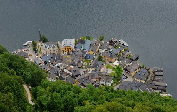 Hallstatt, Hallstatt, Austria zdjęcie miasta Hallstatt w deszczowy dzień w lecie — Zdjęcie stockowe