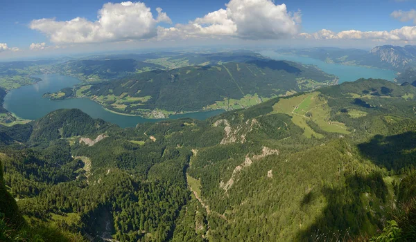 ザンクト ・ ヴォルフガング、シャーフベルク山のピークの上から、オーストリアのシャーフベルク山ビュー — ストック写真