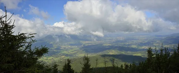 Vista panorámica desde la cima de la colina Smrk, Beskydy, República Checa — Foto de Stock