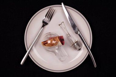 Şeytanlar plaka, soyutlama enerji ve para hakkında