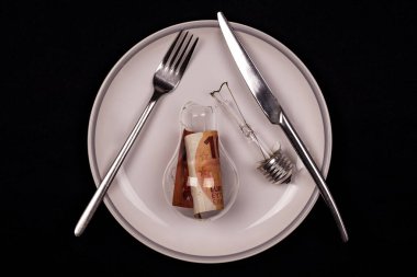 Şeytanlar plaka, soyutlama enerji ve para hakkında