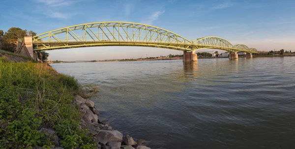 Elizabeths zu überbrücken, Komarno — Stockfoto