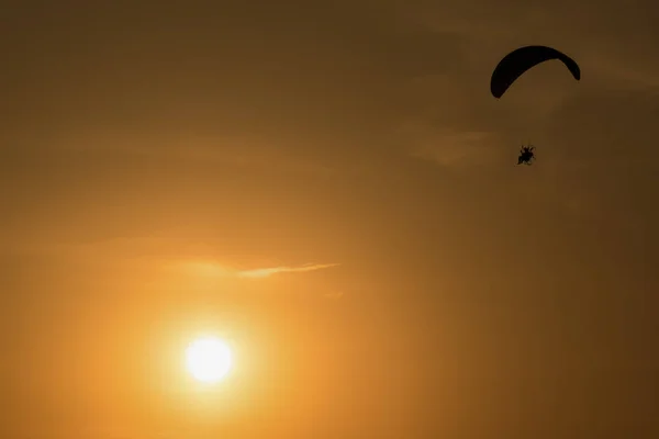 Paraglide in the sunrays — Stock Photo, Image
