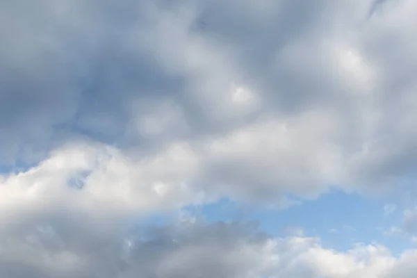 Blauer Himmel mit Wolken tagsüber, bewölkter Himmel — Stockfoto