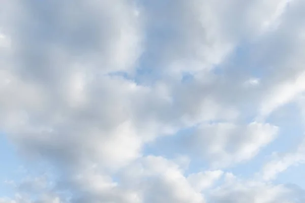 Blauer Himmel mit Wolken tagsüber, bewölkter Himmel — Stockfoto