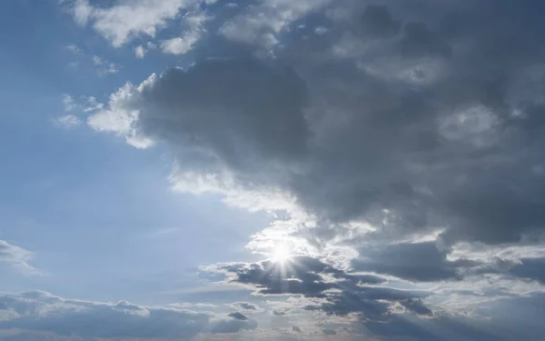Blauer Himmel Mit Dicken Wolken — Stockfoto
