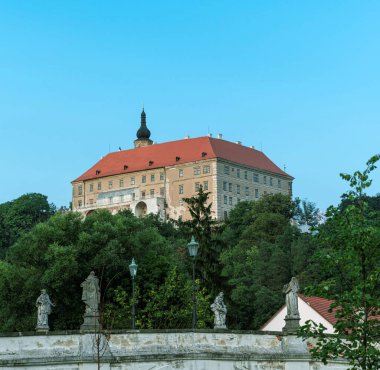 Yazın en namı diğer Oslavou şatosu. Çek Cumhuriyeti.