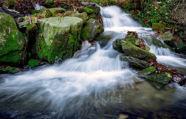 Satina Creek com waterfals, República Checa — Fotografia de Stock