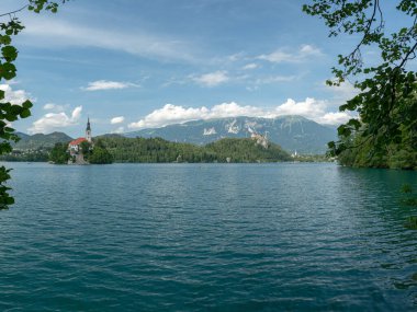 Slovenya 'da St. Mary kilisesi ile birlikte kan gölü