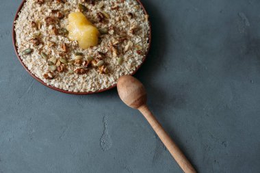 fındık ve ballı yulaf ezmesi