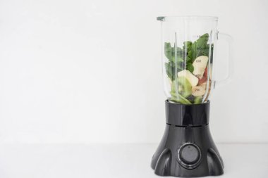 Blender suyu yeşil smoothies elma ıspanak muz