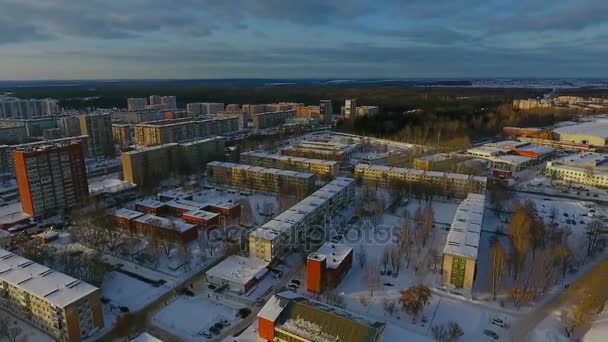 Flight over the winter city. — Stock Video