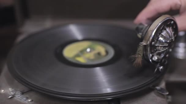 Grammophon in einem Antiquariat — Stockvideo