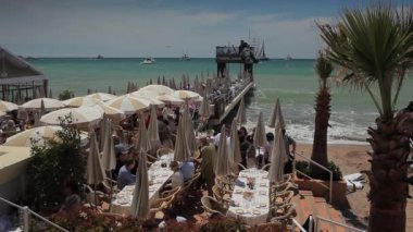 Cannes film festivali sırasında şehir. Plaj Restoran.